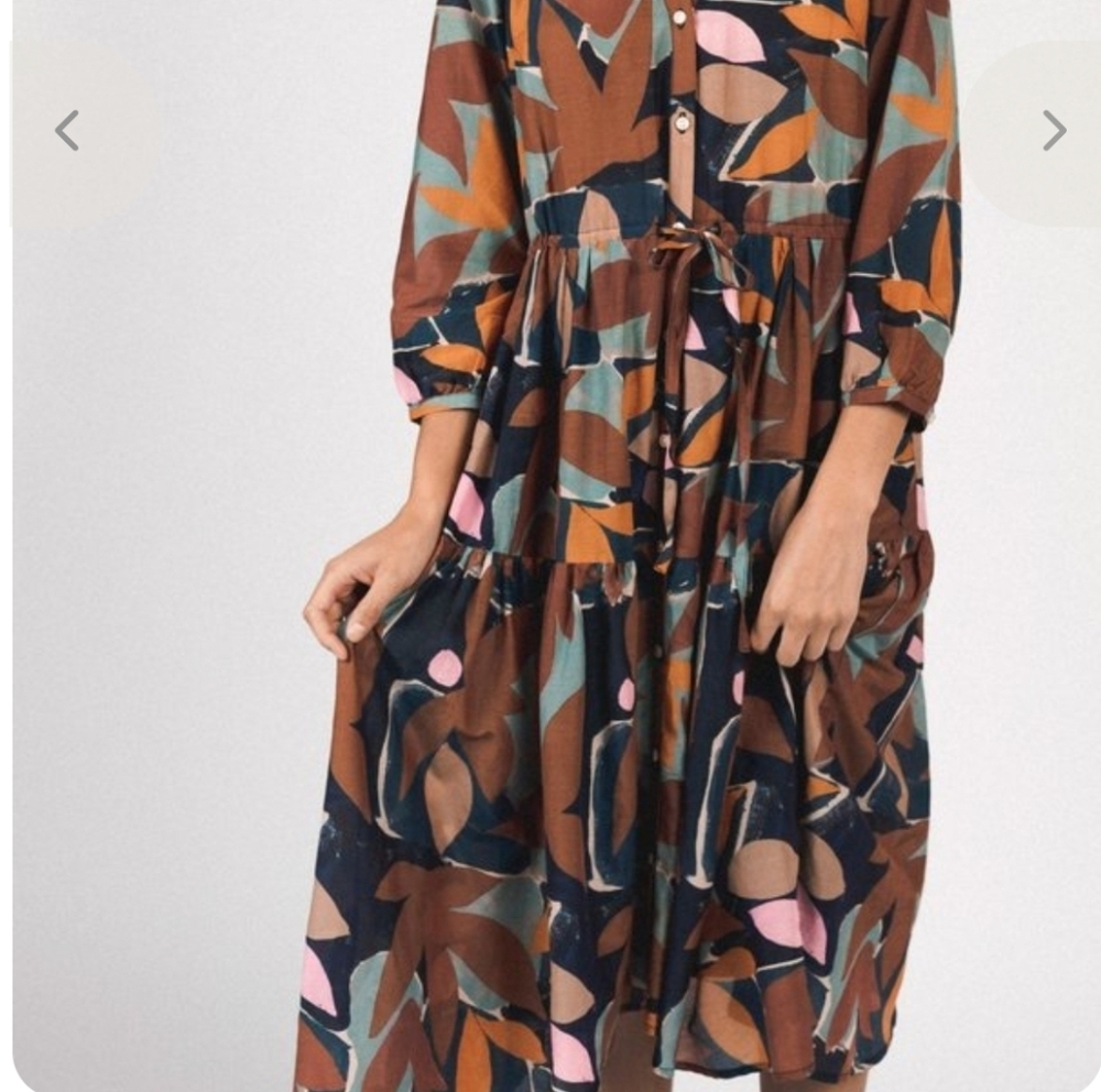 Trovata Ainsley Dress in Foliage Print - Picture 3 of 9